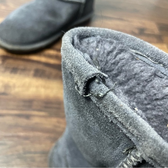 Bearpaw Youth Snow Boots Size 5 - Picture 7 of 11